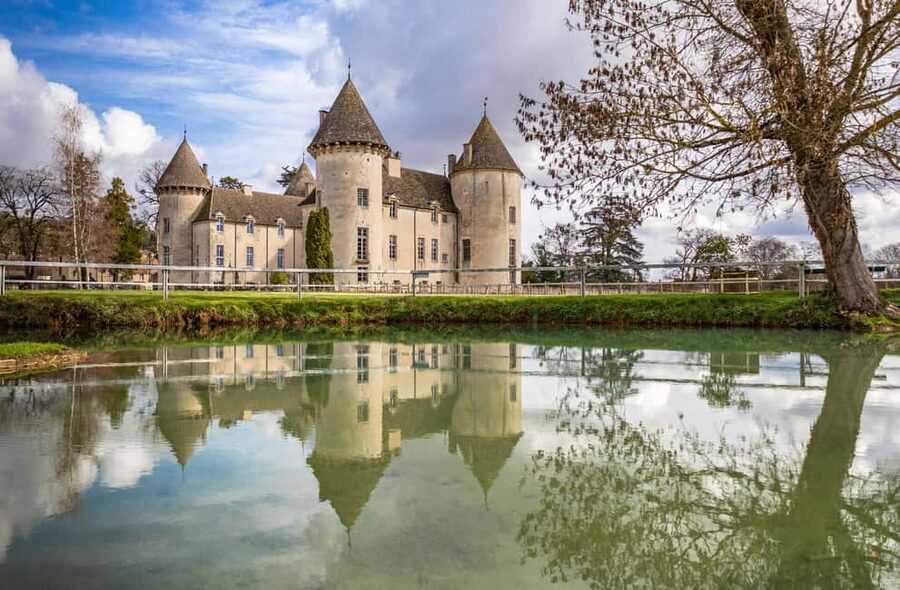 Check out the Château de Savigny museums: planes, cars, motorcycles... - Fighter planes and helicopters in the park