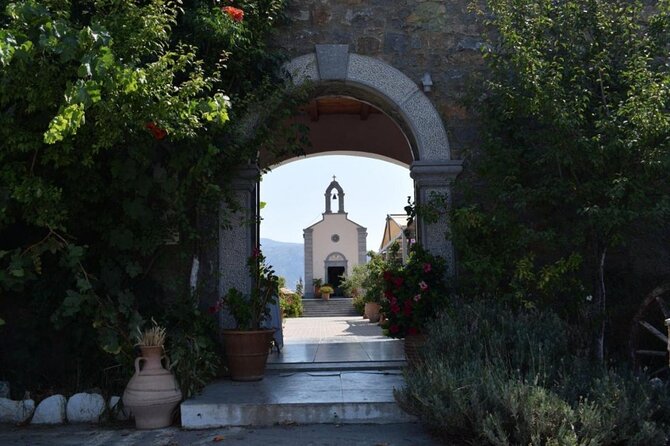 Crete in a Day: Knossos, Soap Workshops, Olive Oil & Wine Tasting - Wine tasting at Titakis Wines in Kounavoi
