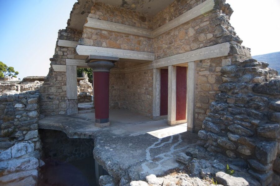 Crete: Knossos Palace and Museum Skip the line Guided tour - What the guides and language setup mean