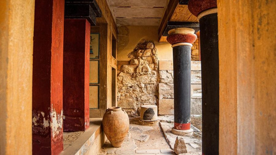 Crete: Knossos Palace, Archaeological Museum & Heraklion - Key points at a glance