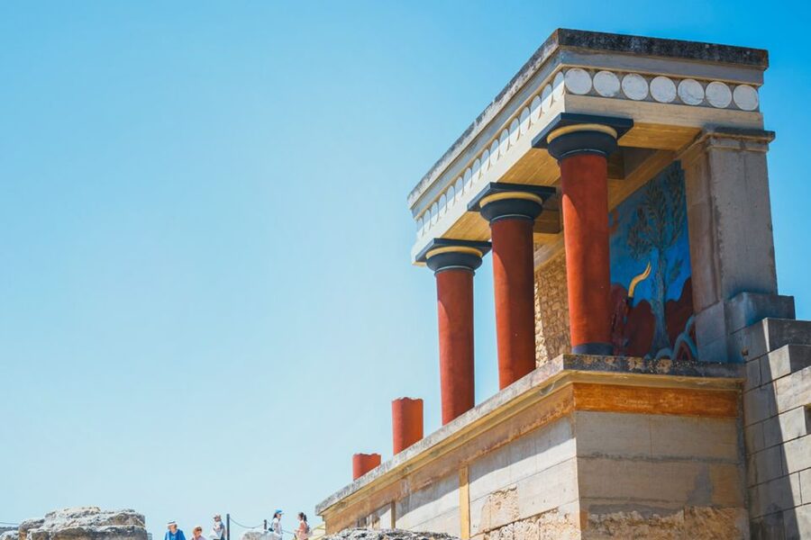 Crete: Palace of Knossos E-Ticket and Audio Guide - Following the palace route