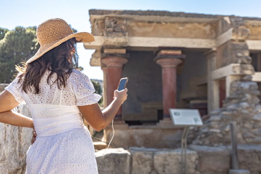 Crete: Palace of Knossos E-Ticket and Audio Guide - The South Propylaeum and the world of Minoan appearance