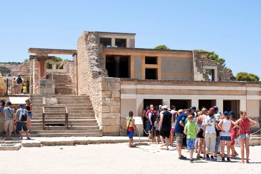 Crete: Palace of Knossos E-Ticket and Audio Guide - The West Magazines and the palace economy