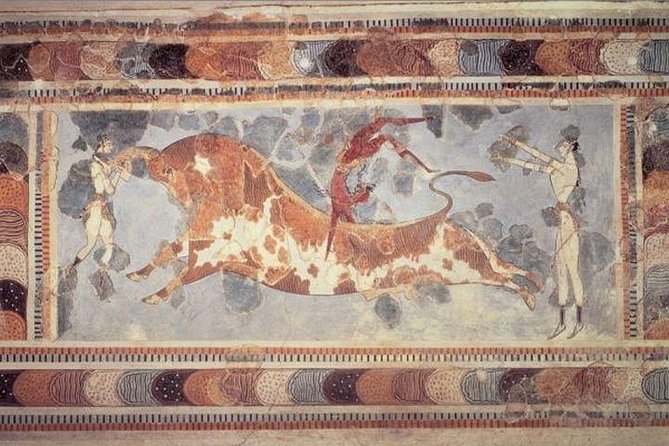 Crete private tour: Knossos Palace and Heraklion Town - At Knossos Palace, myths meet Bronze Age engineering