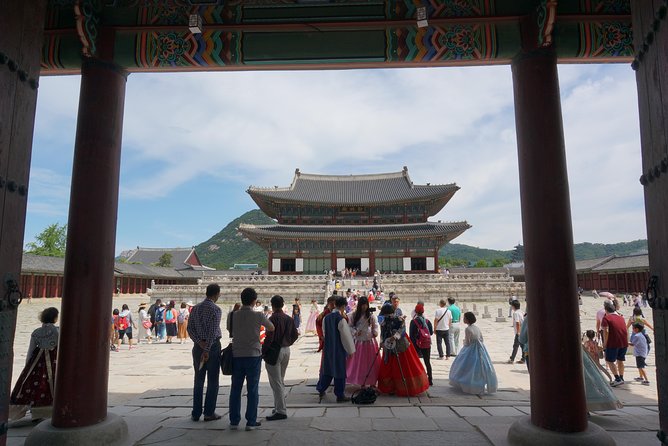 Customized Private Seoul tour: Palace, Market etc(Airport Option) - N Seoul Tower and COEX Mall
