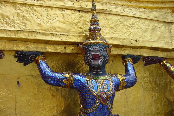 Damnern Saduak Floating Market, Grand Palace and Wat Phra Keo Tour from Bangkok - Why the private guide makes a difference