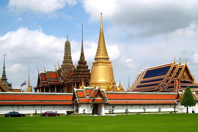 Damnern Saduak Floating Market, Grand Palace, Wat Phra Keo & Wat Pho - Entering the Grand Palace
