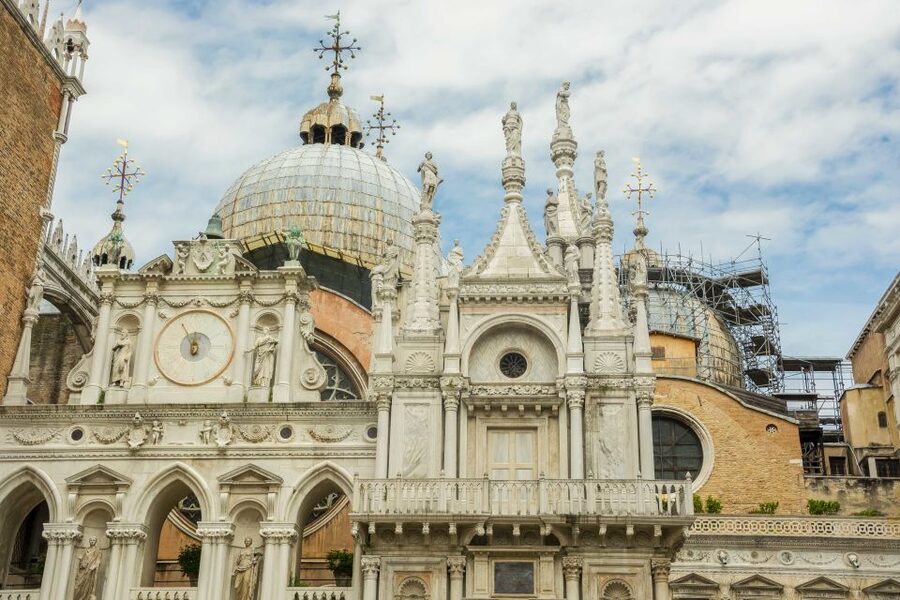 Doge's Palace Skip-the-Line Guided Tour - Entering the palace without the regular ticket line