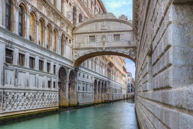Doge's Palace small group or private tour with a local guide - Crossing the Bridge of Sighs