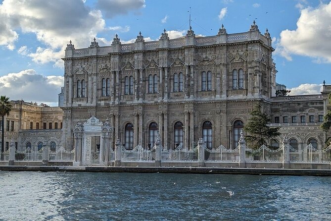 Dolmabahçe Palace and Sunset Tour on Luxury Yacht - Snacks, comfort, and the small-group setting