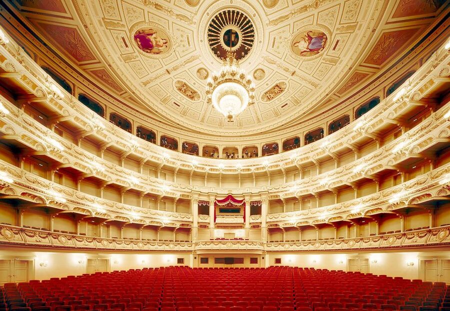 Dresden: Semperoper und Residenzschloss - The auditorium and Dresden’s famous acoustics