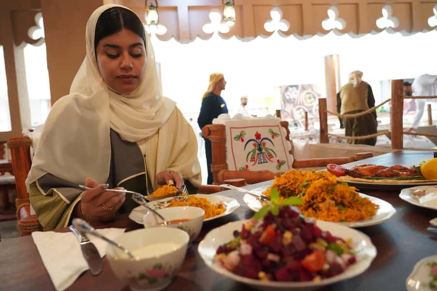 Dubai: Abu Dhabi Day-Trip Grand Mosque, Royal Palace & Lunch - Qasr Al Watan: grand rooms and national symbols