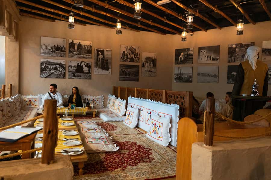 Dubai: Abu Dhabi Day-Trip Grand Mosque, Royal Palace & Lunch - Etihad Towers and the 74th-floor view