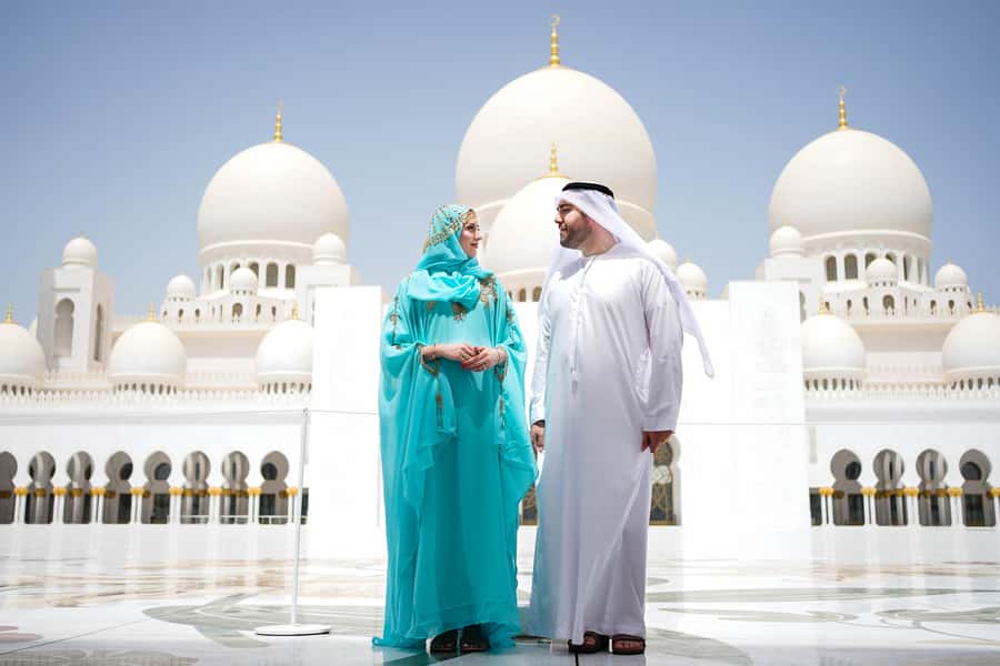 Dubai: Abu Dhabi Day-Trip Grand Mosque, Royal Palace & Lunch - Sheikh Zayed Mosque: white marble and careful dress