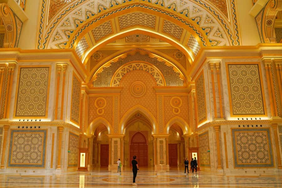 Dubai: Abu Dhabi Grand Mosque, Palace, and Heritage Village - Sheikh Zayed Grand Mosque: plan around the dress code