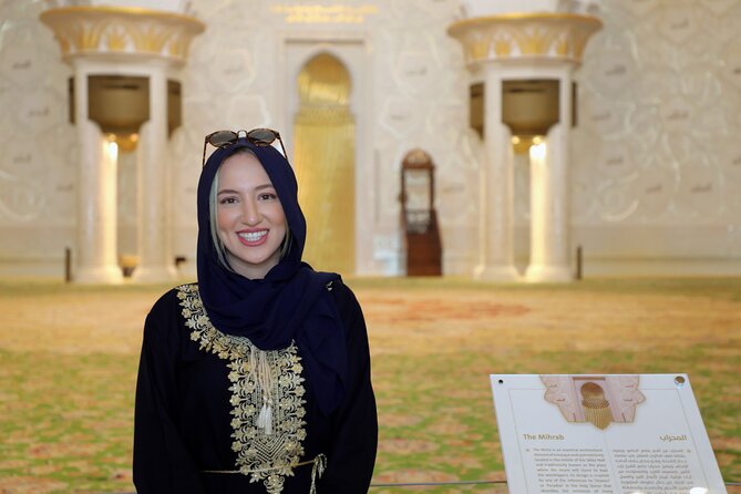 Dubai to Abu Dhabi Day Trip: Grand Mosque, Palace & Etihad Towers - Marina Mall: a useful pause for lunch