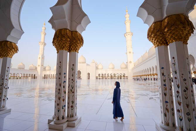 Dubai to Abu Dhabi Day Trip: Grand Mosque, Palace & Etihad Towers - The drive from Dubai to Abu Dhabi