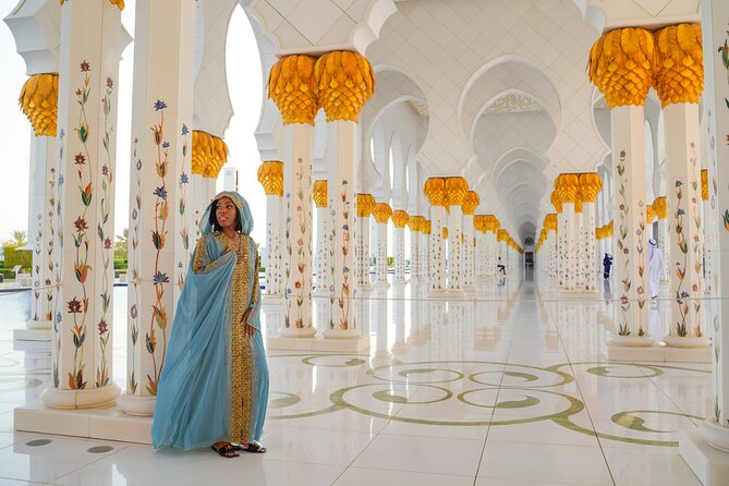 Dubai To Abu Dhabi: Grand Mosque, Royal Palace & Etihad Towers - What the guide adds to the day
