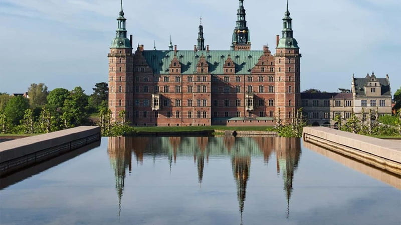 Easy Pace Tour of Kronborg Castle and Frederiksborg Palace - Pickup in Copenhagen takes planning