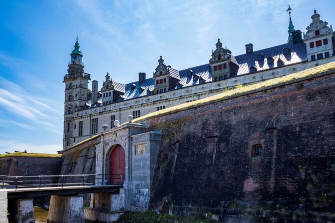 Easy Tour; Kronborg Castle and Frederiksborg Palace - Leaving Copenhagen for northern Zealand