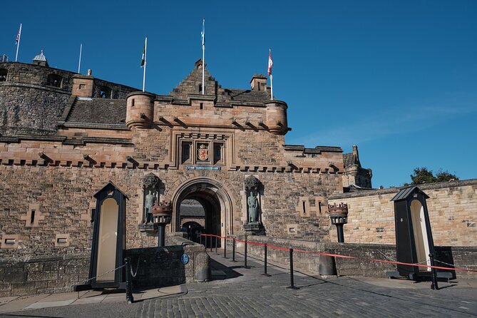 Edinburgh Castle Guided Walking Tour & Holyrood Palace Ticket - One booking for Edinburgh’s two royal landmarks