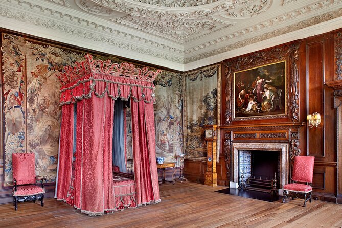 Edinburgh Castle Guided Walking Tour & Holyrood Palace Ticket - Walking, weather, and group size