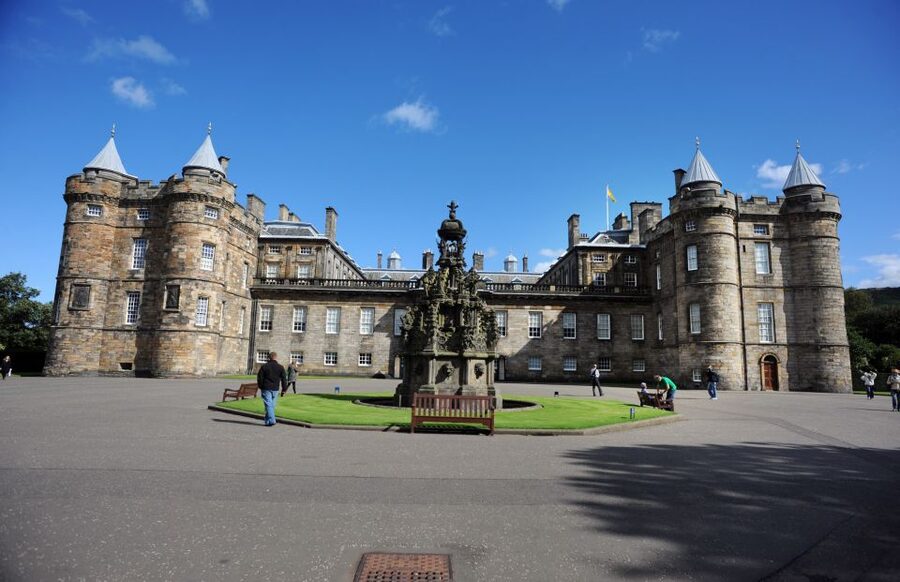 Edinburgh: Palace of Holyroodhouse Entry Ticket - A useful pause at the palace café
