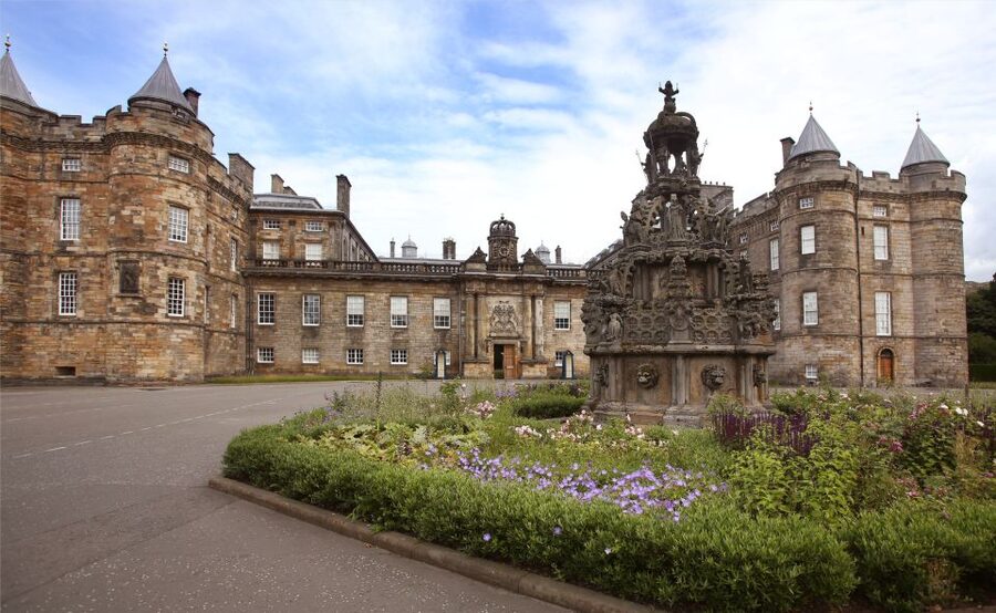 Edinburgh: Palace of Holyroodhouse Entry Ticket - Who will get the most from this ticket?