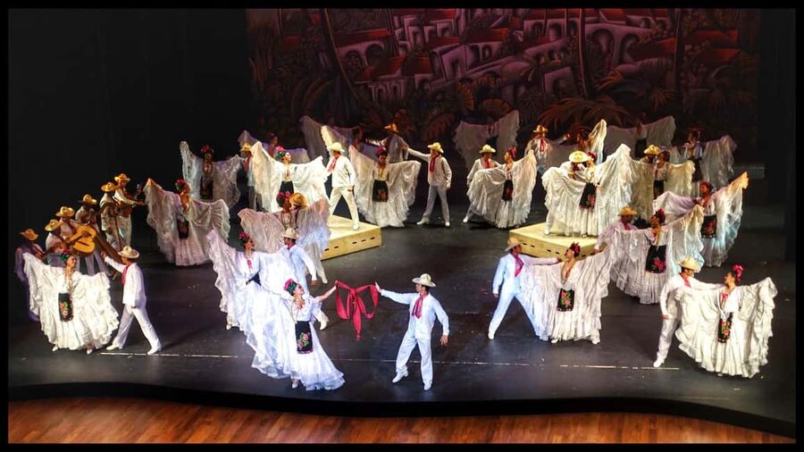 Enjoy the Folkloric Ballet at the Palacio de Bellas Artes - Key points to know before you book