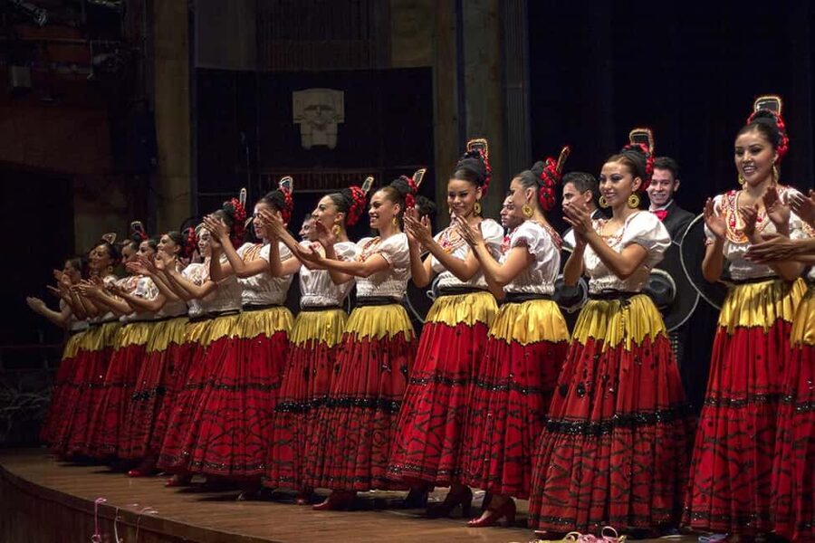 Enjoy the Folkloric Ballet at the Palacio de Bellas Artes - What the one-hour program includes