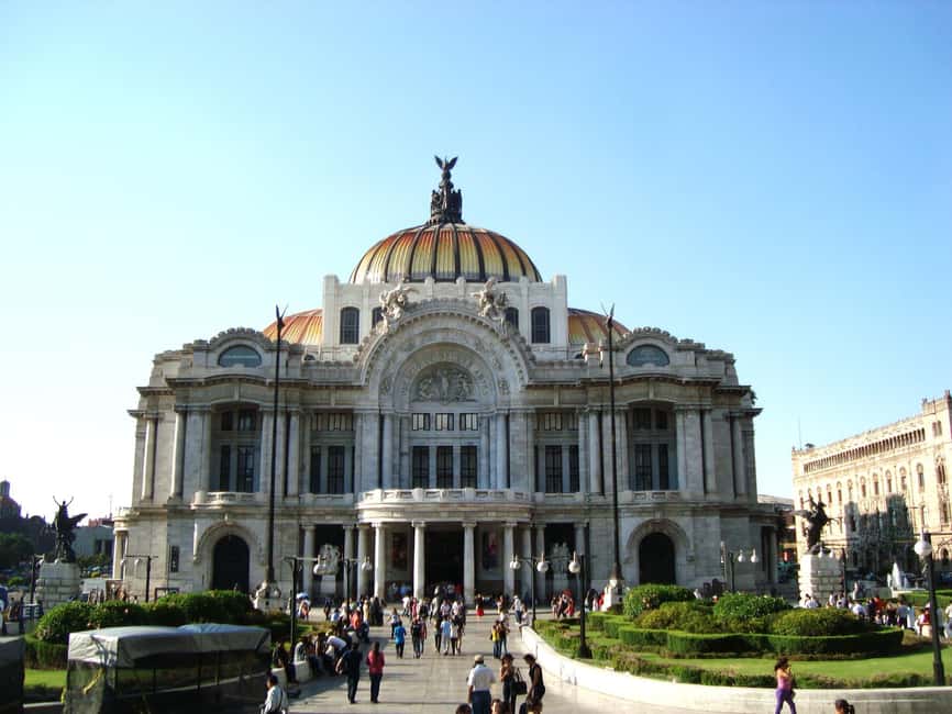 Enjoy the Folkloric Ballet at the Palacio de Bellas Artes - Booking advice for the best value