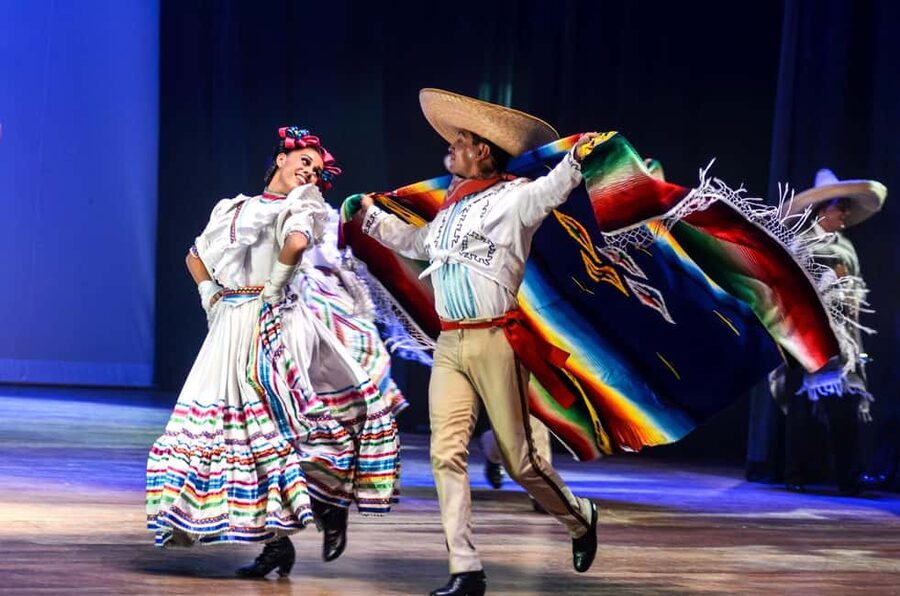 Enjoy the Folkloric Ballet at the Palacio de Bellas Artes - Entering the Palacio de Bellas Artes