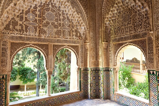 Exclusive Private Alhambra Tour with a Historian - Starting at the Generalife gardens