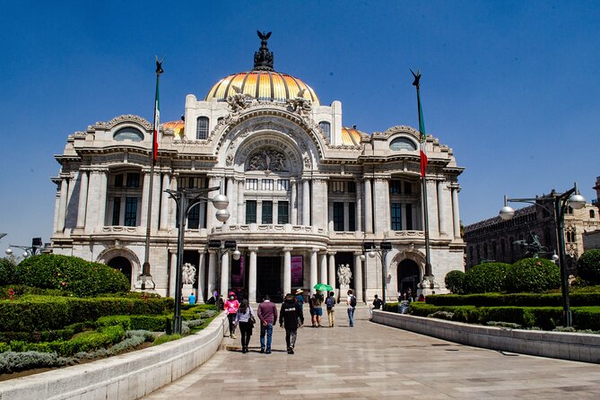 EXCLUSIVE TOUR to Palacio de Bellas Artes - small groups - Choosing the right guide and group experience