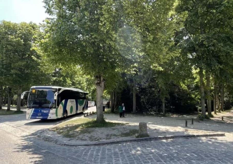Excursion from Paris to Versailles Palace by Tootbus - Using the Versailles audio application