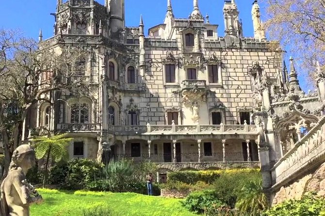 Expert Sintra, Qt. da Regaleira Guided, Pena Palace, Highlights - Colares vineyards and a proper lunch break