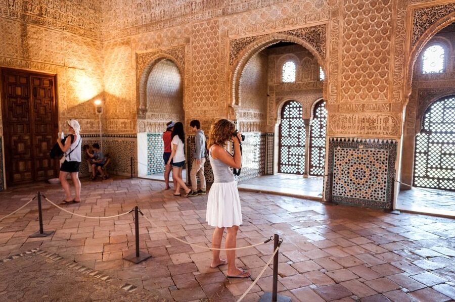 Fast-Track Alhambra & Nasrid Palaces Guided Tour - Key points before you book
