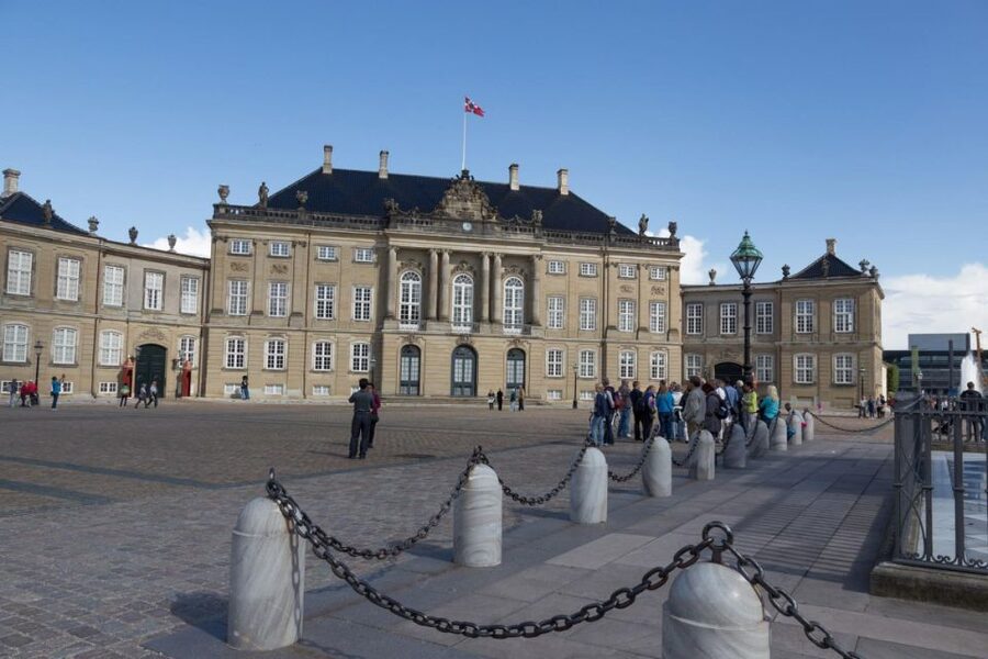 Fast-Track Amalienborg Palace Museum Copenhagen Private Tour - Choosing between two, three, four, and five hours