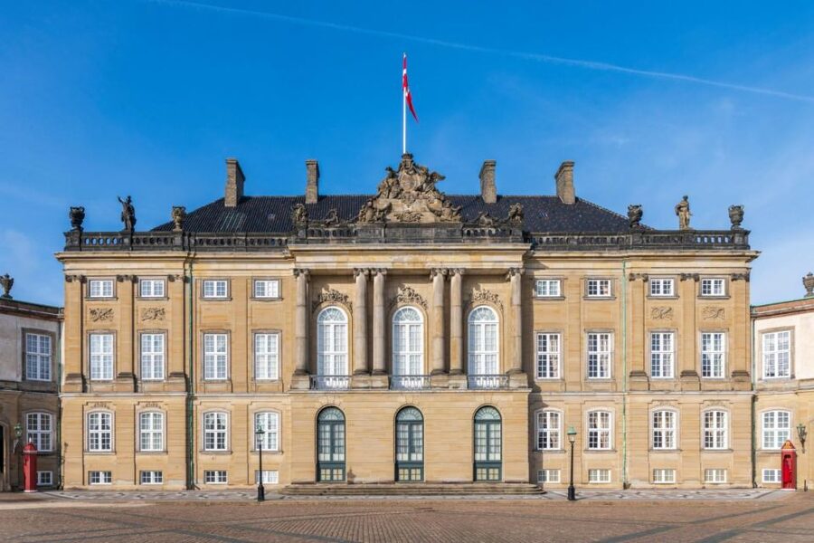 Fast-Track Amalienborg Palace Museum Copenhagen Private Tour - Who should choose this Amalienborg tour?