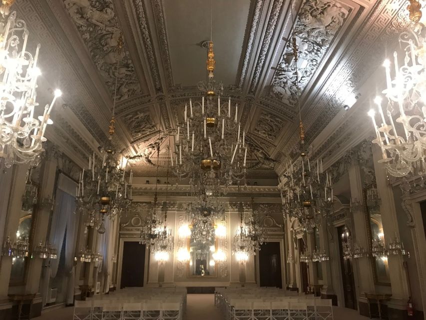Florence: Palatina Gallery & Pitti Palace Guided Tour - Entering Pitti Palace and meeting your guide