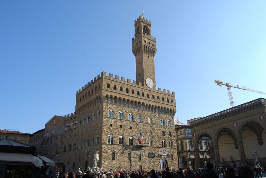 Florence: Palazzo Vecchio Guided Tour - Meeting your guide at Piazza della Signoria