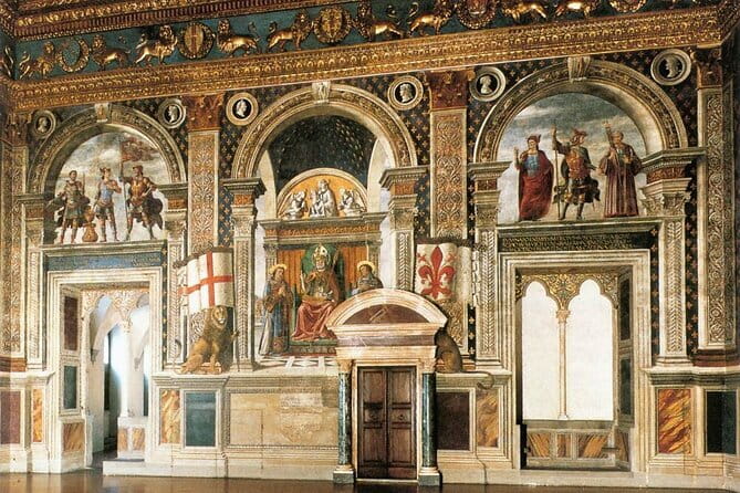 Florence: Palazzo Vecchio Skip-the-Line Entry Ticket - Finding the host by the David statue