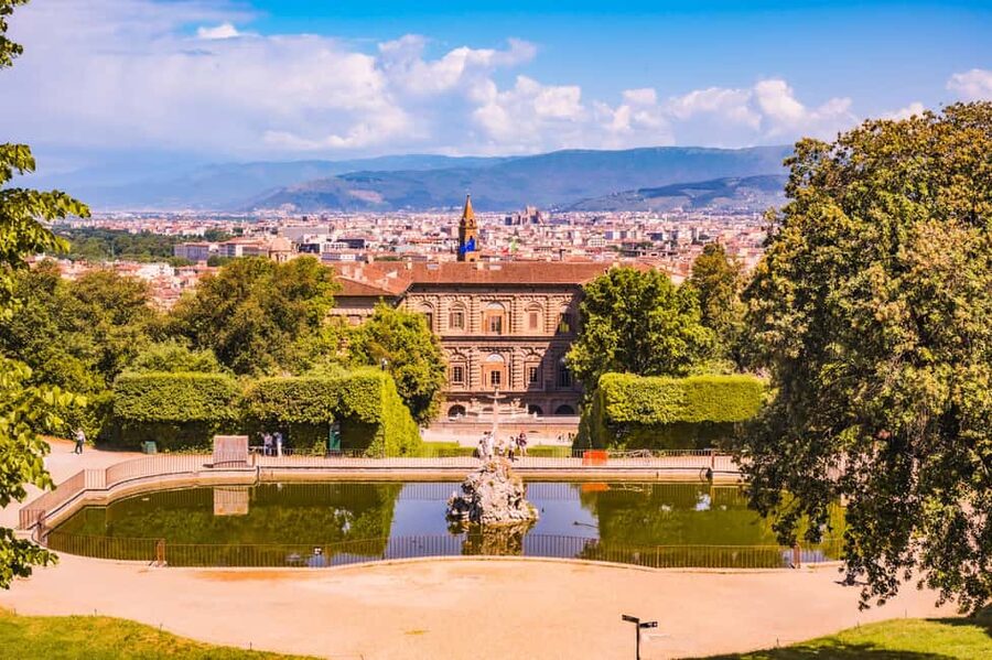 Florence: Pitti Palace and Boboli Gardens Guided Tour - The Palatine Gallery and its crowded walls
