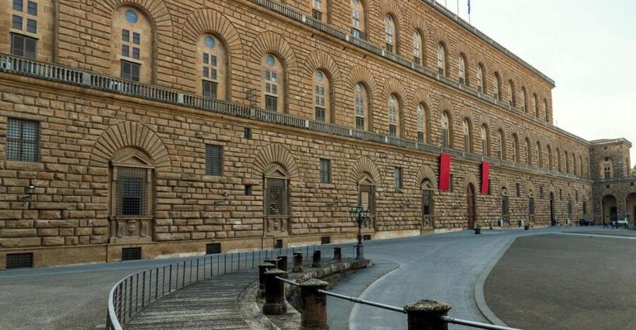 Florence: Pitti Palace Small Group Tour - Meeting near the Uffizi, then crossing to Pitti Palace