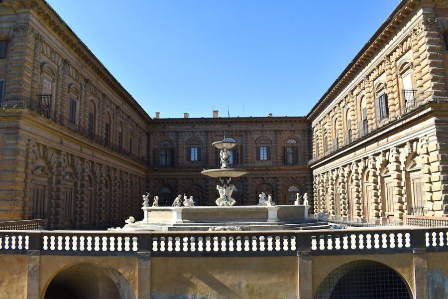 Florence: Pitti Palace Small Group Tour - Timed entry and the first view inside