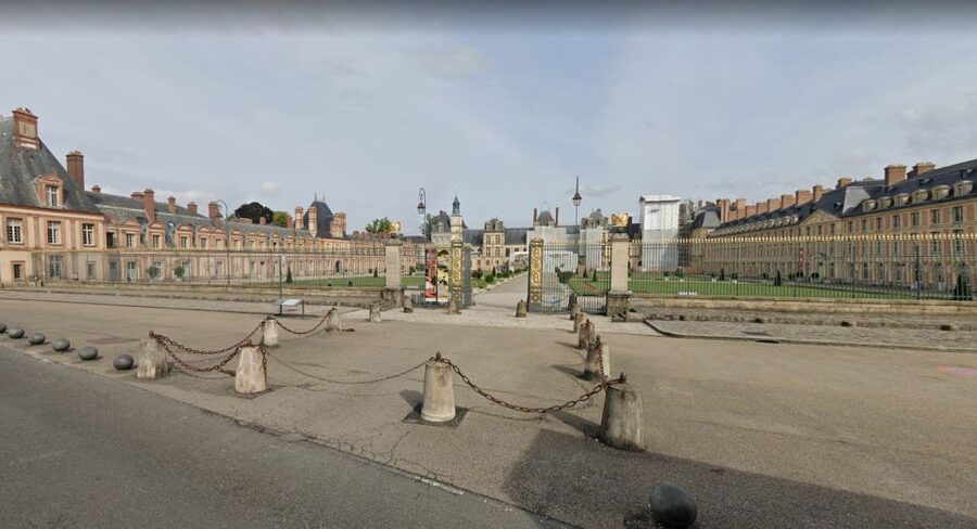Fontainebleau: Palace Private Guided Tour with Ticket - The ballroom and the theater of royal life