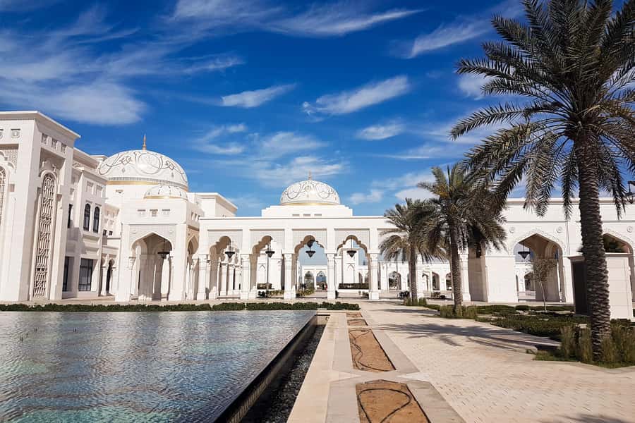 From Abu Dhabi: Grand Mosque, Royal Palace, and Etihad Tower - Sheikh Zayed Grand Mosque: the tour’s strongest stop
