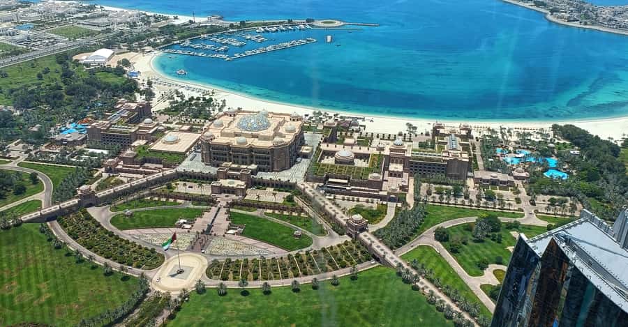 From Abu Dhabi: Grand Mosque, Royal Palace, and Etihad Tower - Lunch near the mosque, at your own cost