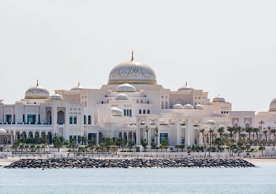 From Abu Dhabi: Grand Mosque, Royal Palace& Heritage Village - Emirates Palace adds an easy photo stop