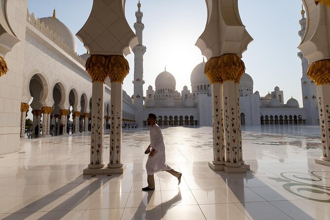 From Abu Dhabi: Sheikh Zayed Mosque, Royal Palace & Etihad Tower - Key points to know before booking